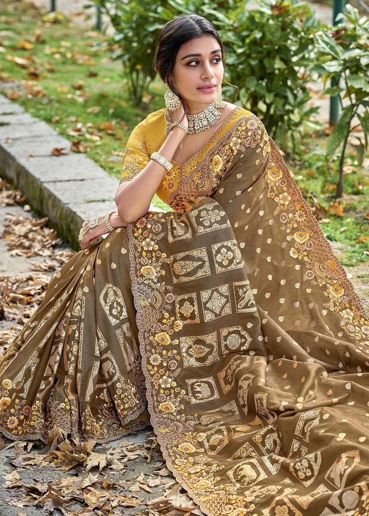 Buy online Banarasi silk saree with Gold zari Woven border & Rich Pallu -  Red-AF735